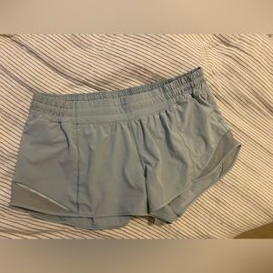 Lululemon hotty hot 2.5 inch shorts